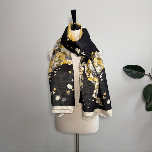 Horse Print Acrylic Scarf Long Fringe Shawl Versatile - Picture 7 of 8